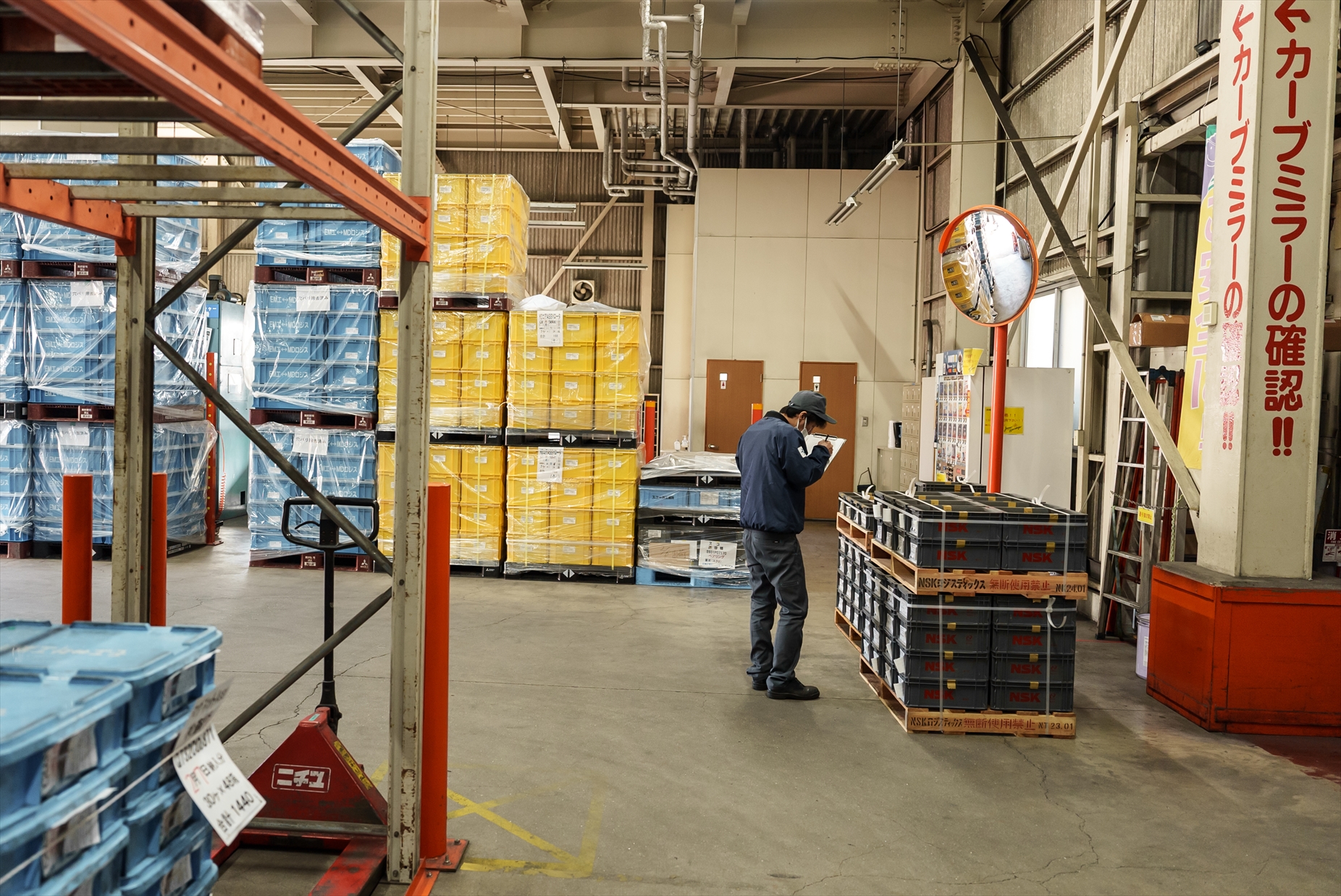 国内向け及び輸出用梱包作業