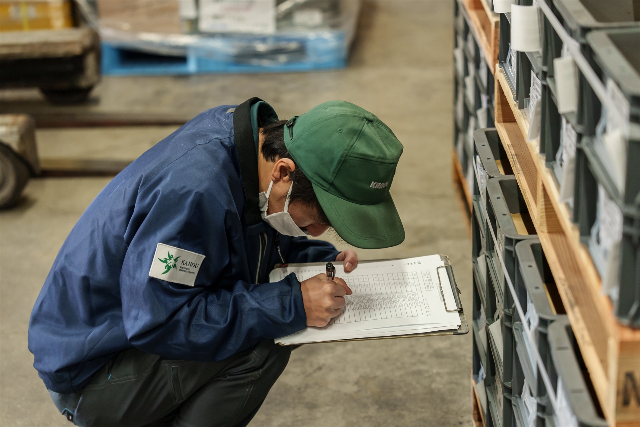 国内向け及び輸出用梱包作業