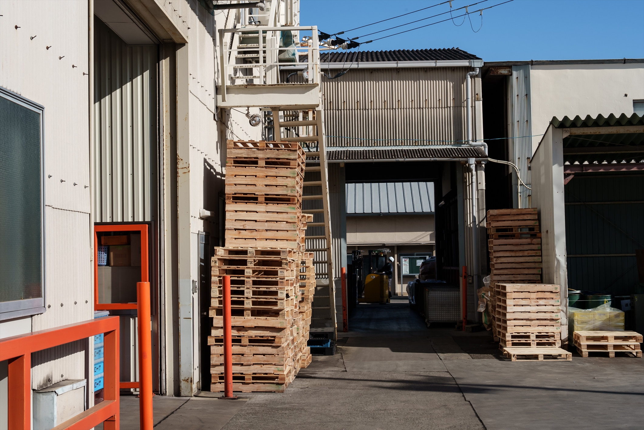 国内向け及び輸出用梱包作業